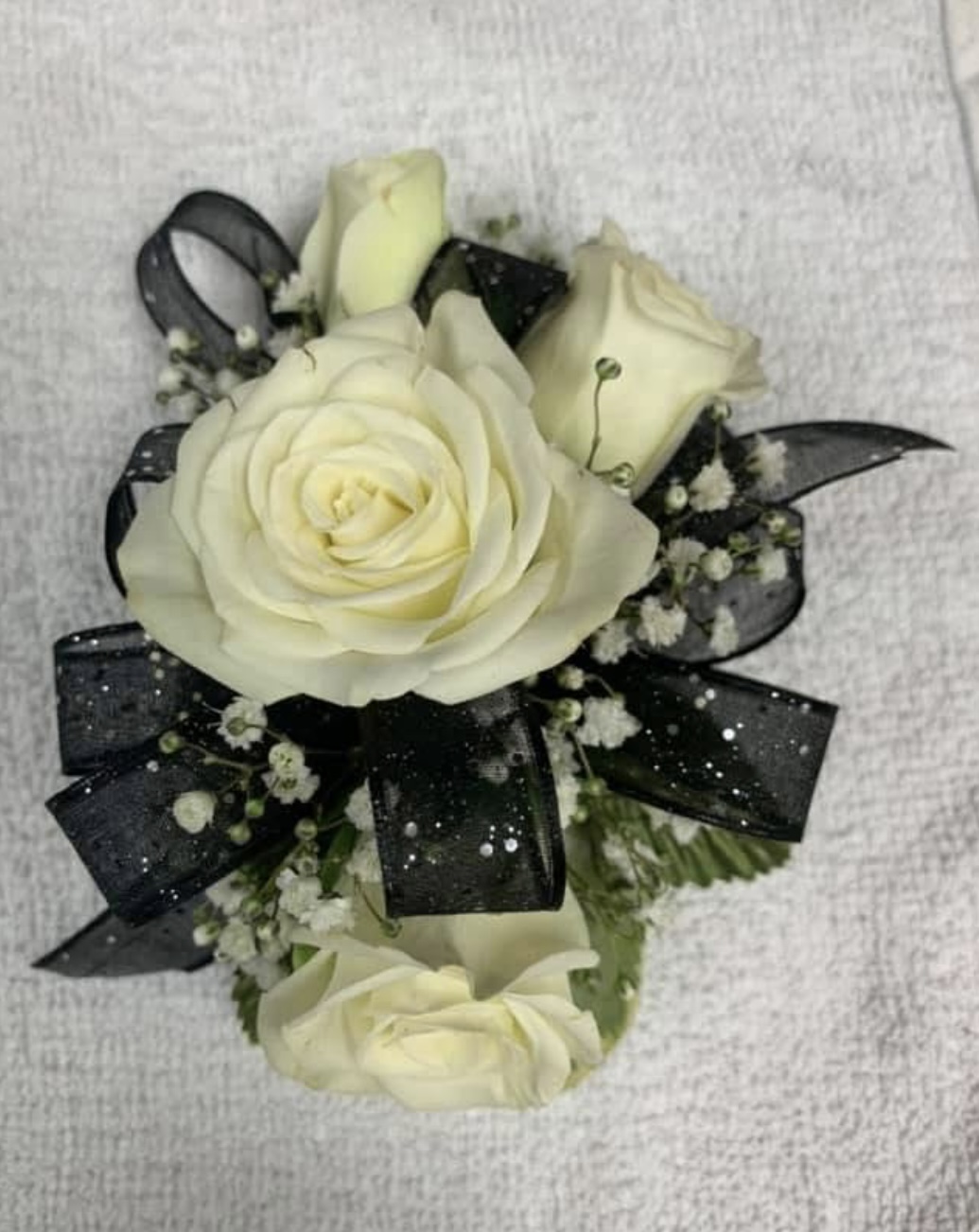 Flowers to Wear (Corsage, Boutonniere, Hair) - Image 9